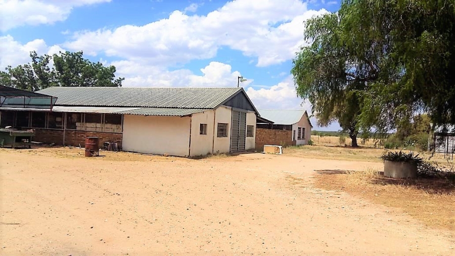 5 Bedroom Property for Sale in Bloemhof Rural North West